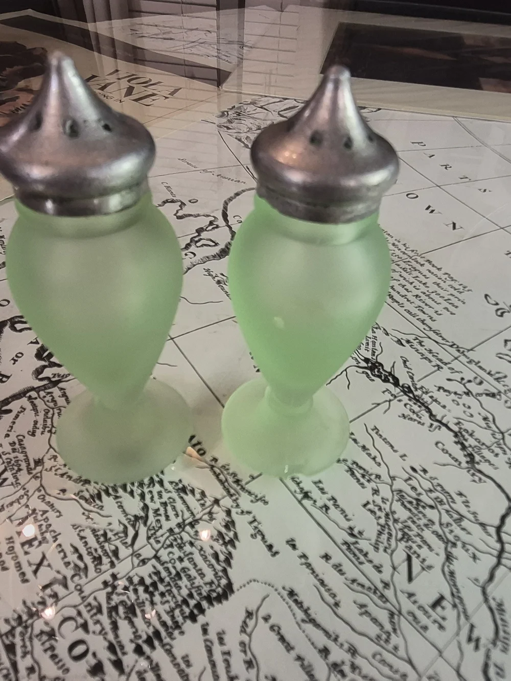 URANIUM JADE VINTAGE SALT/PEPPER SET